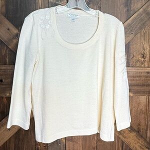 VINTAGE St. John Sport by Marie Gray Cream Knit Embroidered Floral Detail Size L